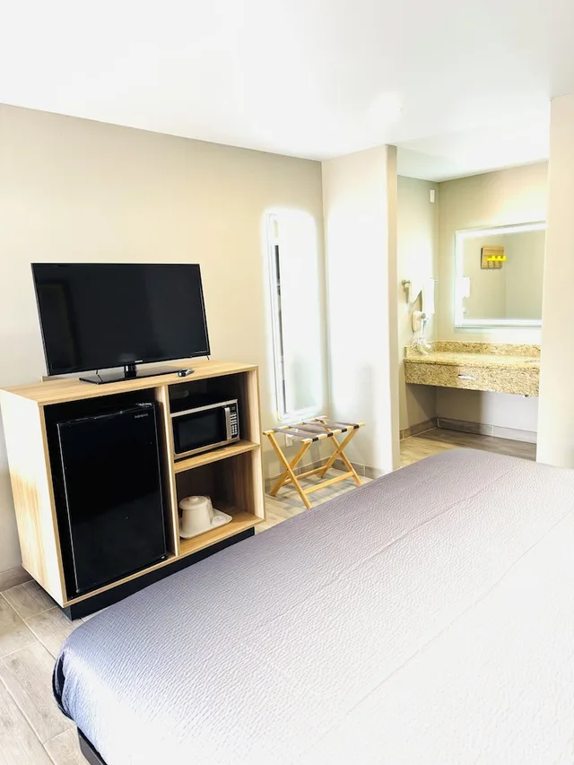 غرفة بسرير كينج، Super 8 by Wyndham Corpus Christi 5/8
