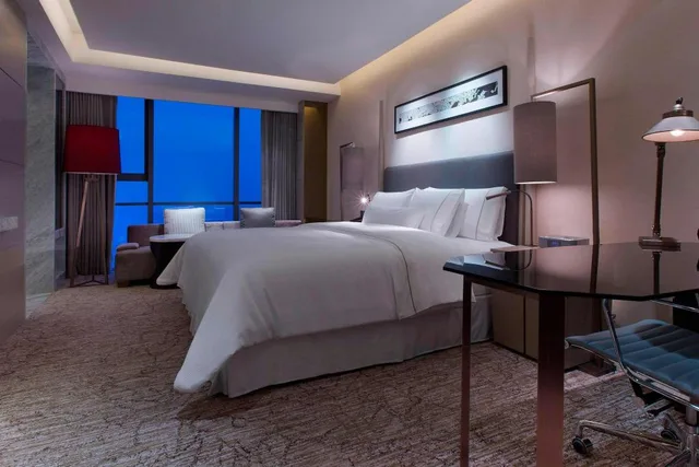 Guest Room, King Bed, River View, Club Floor، The Westin Ningbo 1/2