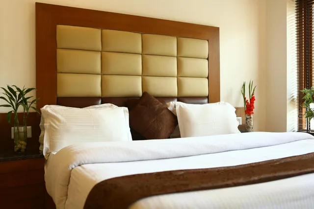 جناح كلوب بسرير كينج مع أريكة، Oyo Rooms Mussoorie Library 2/2