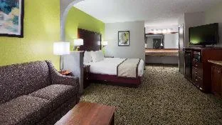 غرفة بسرير كينج بمطبخ صغير، Surestay Hotel By Best Western Deer Park 4/5