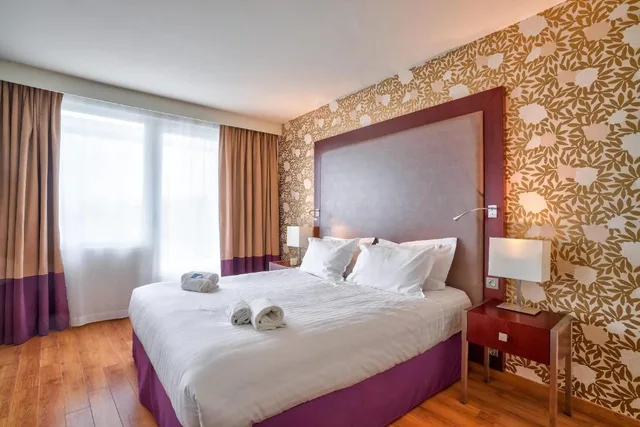 غرفة قياسية رباعية، Clarion Paris CDG Airport 1/2