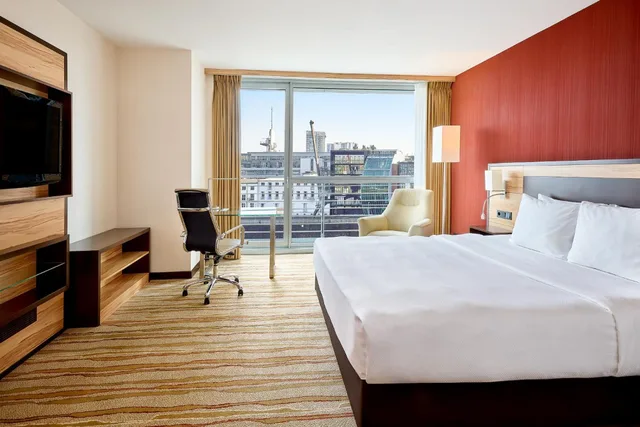 غرفة قياسية بسرير كوين، Courtyard By Marriott Dusseldorf Hafen 1/5