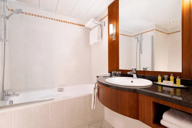 غرفة بسرير كينج بإطلالة على الجبل، Riviera Marriott Hotel La Porte de Monaco 6/8
