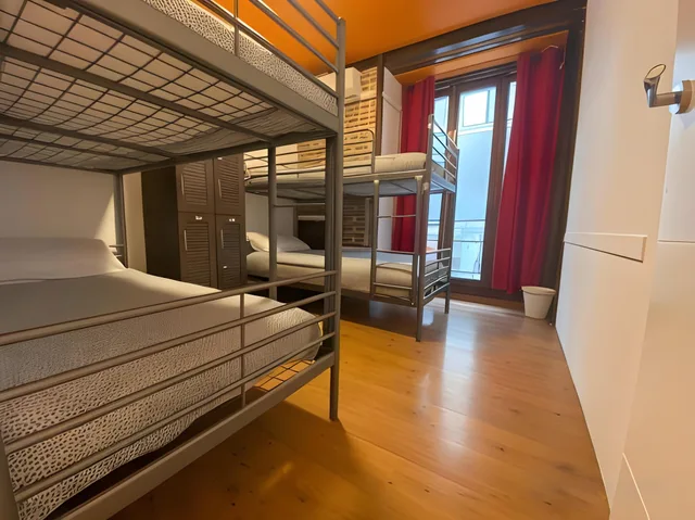 Mixed Dorm, 12 Beds، Arc House Pop Art 1/1