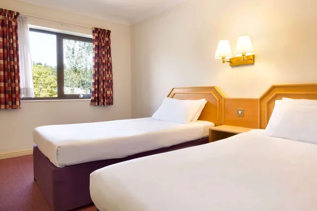 غرفة بسريرين منفصلين لذوي الإعاقة، Days Inn by Wyndham Southampton Rownhams 1/5