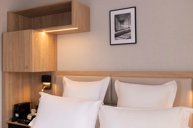 غرفة تنفيذية ثلاثية بسرير كوين وسرير فردي، HOTEL CHARLEMAGNE 1/2