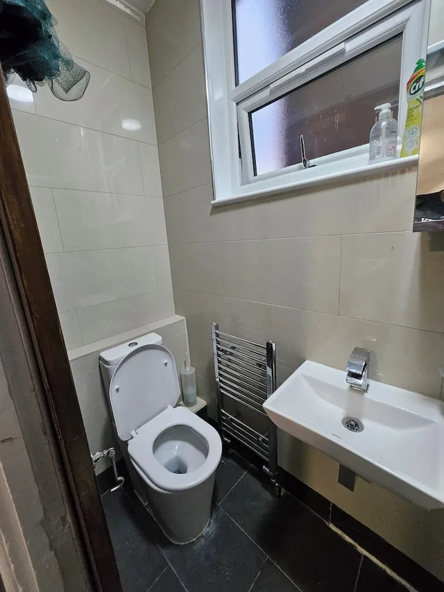 Standard Double Room - Shared، SnoozeDen Wellesley - Near to Slough Station 6/9