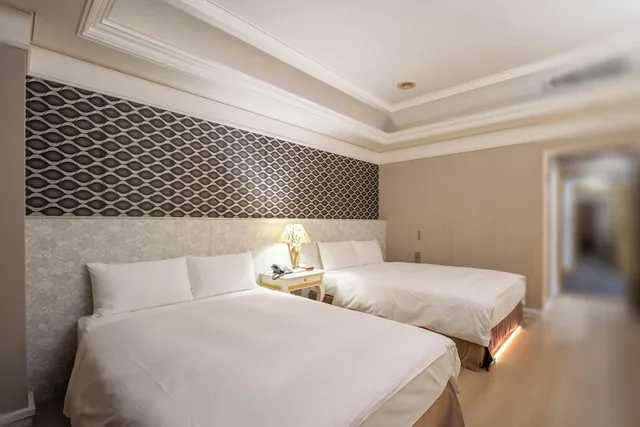 Classic, Quadruple, 2 Queen Beds, No Window، F Hotel Taichung Lichia Royal Garden 2/6