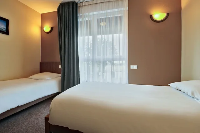 شقة بسريرين منفصلين بغرفتي نوم مع أريكة، Hotel Residence Zenitude Magny Les Hameaux Versailles 3/10