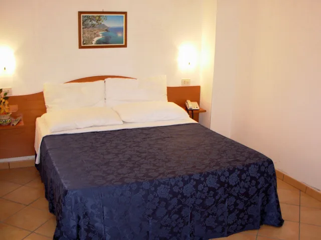 غرفة قياسية بسرير مزدوج، Residence Hotel La Taverna 4/6