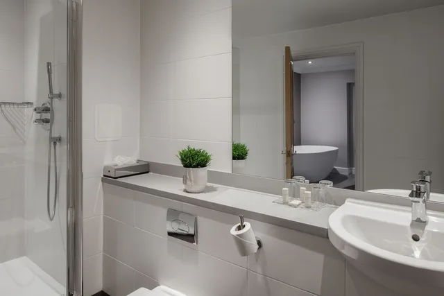 جناح جونيور كلاسيكي بسرير كينج، Sketchley Grange Hotel Spa 3/4