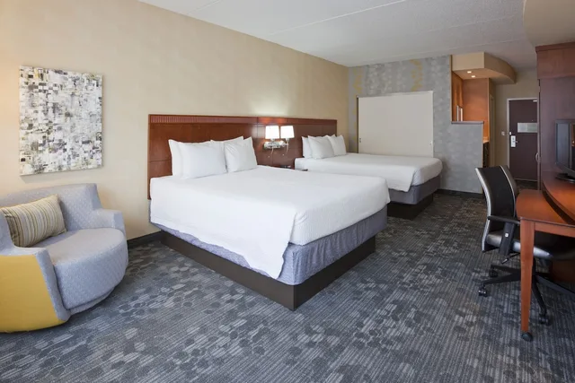 غرفة بسريرين كوين، Courtyard by Marriott Minneapolis Maple Grove/Arbor Lakes 1/10