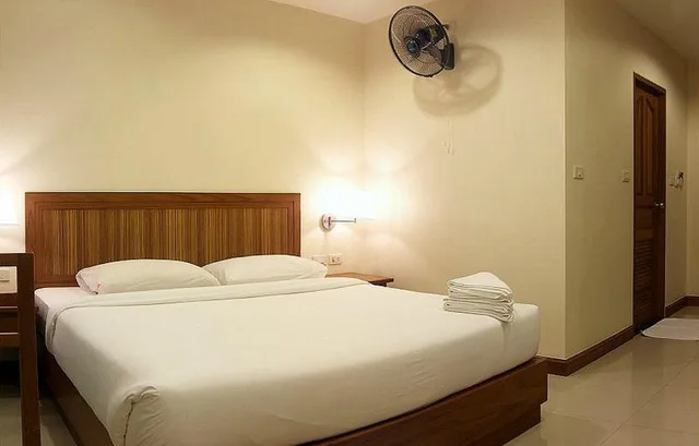 غرفة قياسية بسرير كينج بشرفة، D Apartment 2 1/2