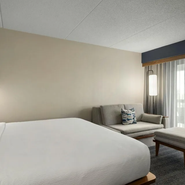 Room, King Bed, Bathtub, Accessible, Courtyard By Marriott Kokomo 1/6
