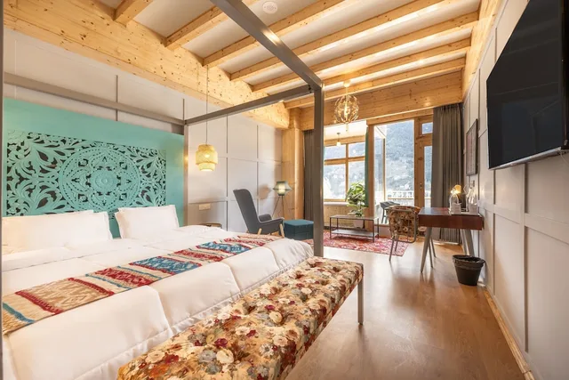 Premier, King Bed, Mountain View, Bathtub, Echor Himalayan Heights Luxe Manali 4/10