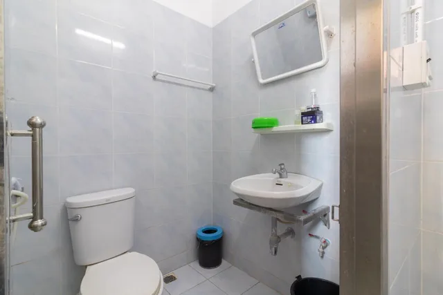 غرفة ثلاثية بحمام خاص، New Central Guesthouse 2/2