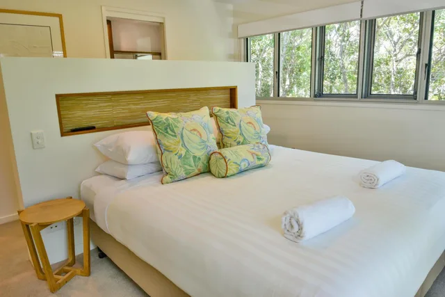 3 Bedrooms, Bay, Penthouse، East on Byron 5/8