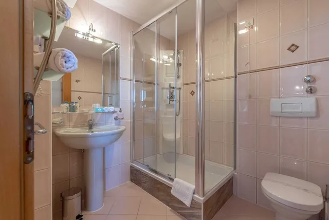 جناح جونيور بسريرين كينج بإطلالة على البحر بغرفتي نوم، HOTEL PARK HVAR 5/5