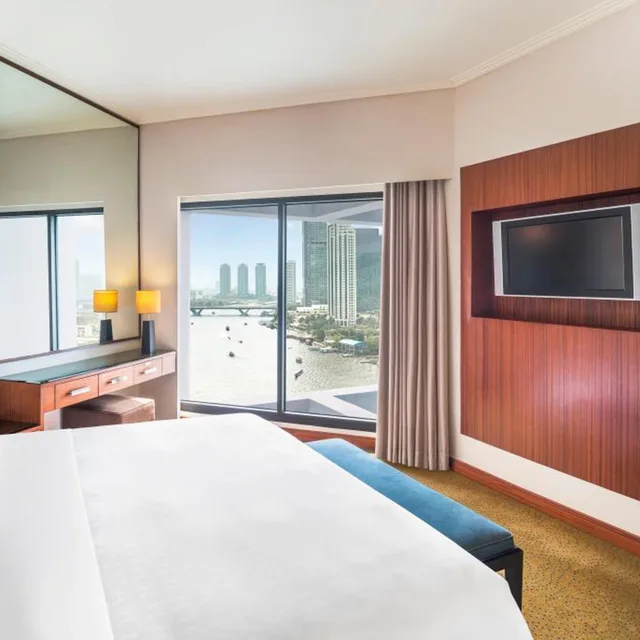 جناح جونيور بسرير كينج بإطلالة على النهر مع دخول صالة النادي، Royal Orchid Sheraton Riverside Hotel Bangkok 1/9