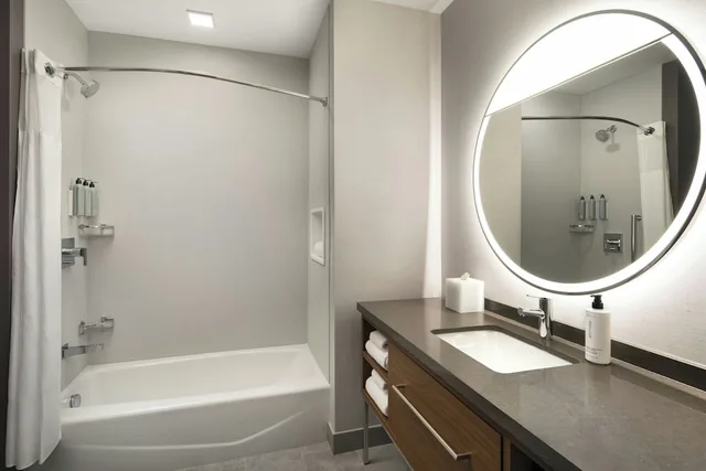 Room, 2 Queen Beds, Balcony, Courtyard By Marriot Sand City Monterey 5/5