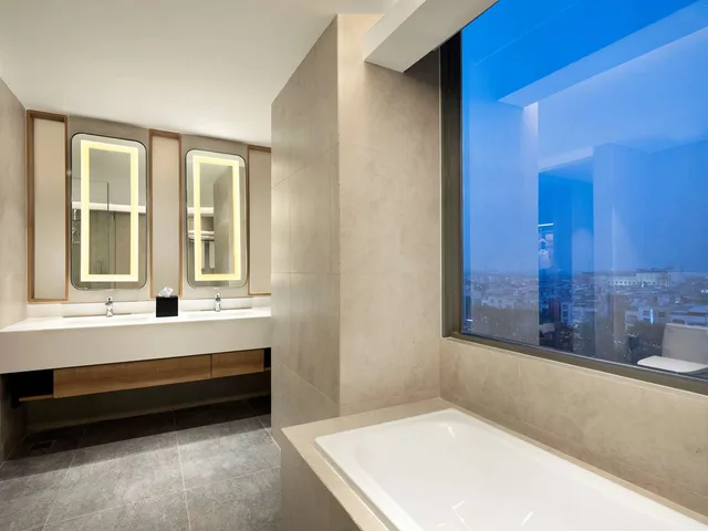 جناح عائلي بسرير كينج، Hilton Garden Inn Jakarta Taman Palem 4/9