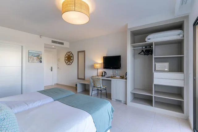 غرفة بإطلالة على البحر بشرفة مفردة بسريرين منفصلين، Hotel Playa Santandria - Adults Only 8/10
