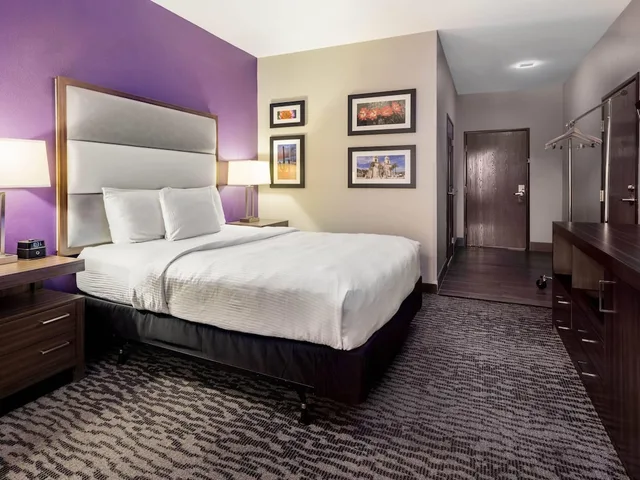 Room, Queen Bed, Accessible, La Quinta Inn & Suites by Wyndham NW Tucson Marana 2/10