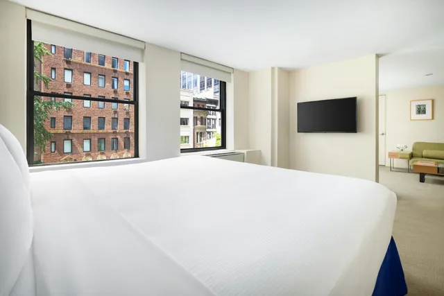 Junior Suite, King Bed, The Shoreham Hotel 2/9