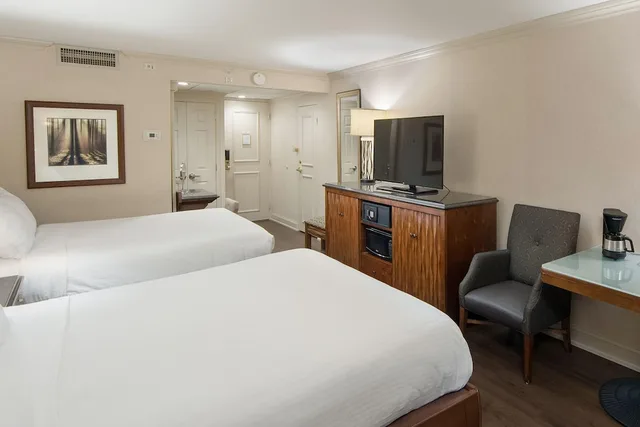 غرفة قياسية كبيرة بسريرين كوين بإطلالة على الفناء، Eden Resort And Suites, BW Premier Collection 2/10