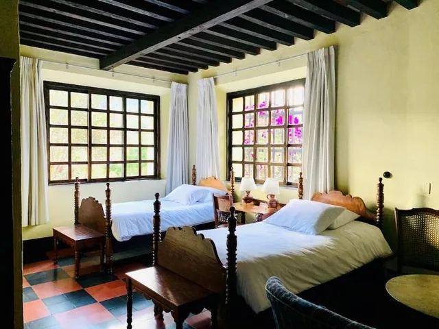 Basic, Twin Beds, Mayan Inn 4/10