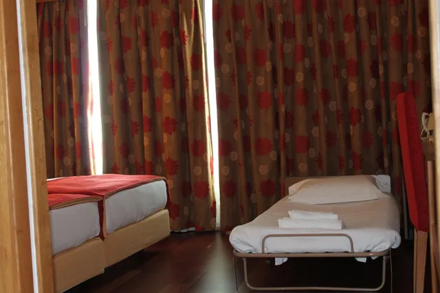 غرفة قياسية بسريرين منفصلين مع سرير إضافي، Leziria Parque Hotel 3/6
