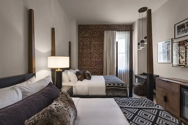 Guest Room, Traditional, 2 Queen Beds, Crossroads Hotel 1/2