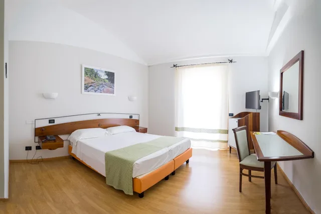 Room, Double or Twin Bed, Pool Access، Sardegna Termale Hotel Spa 2/10