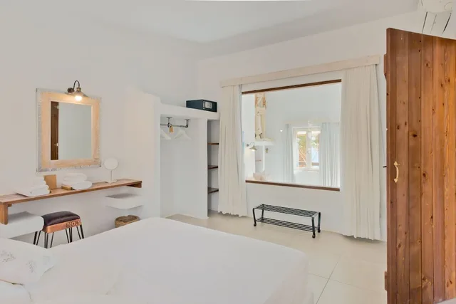 بنغل بسرير كوين وسريرين منفصلين بإطلالة على البحر بغرفة نوم واحدة، Althea Boutique Hotel 5/7