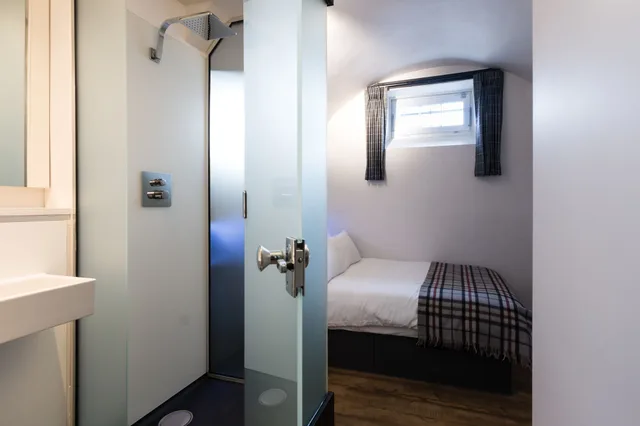غرفة بسرير مزدوج، CoDE Pod Hostels THE CoURT 7/7