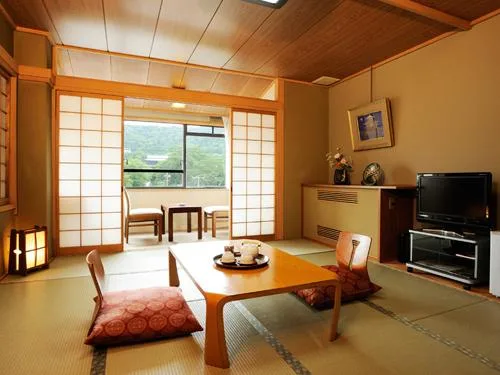 غرفة يابانية بإطلالة على الجبل بأرضية تاتامي، Gion Fukuzumi Ryokan 1/1