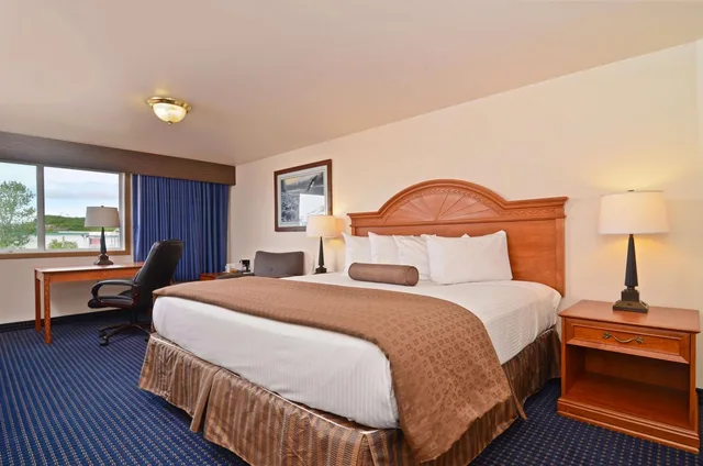 Room, King Bed, Ocean View, Best Western Valdez Harbor Inn 1/1