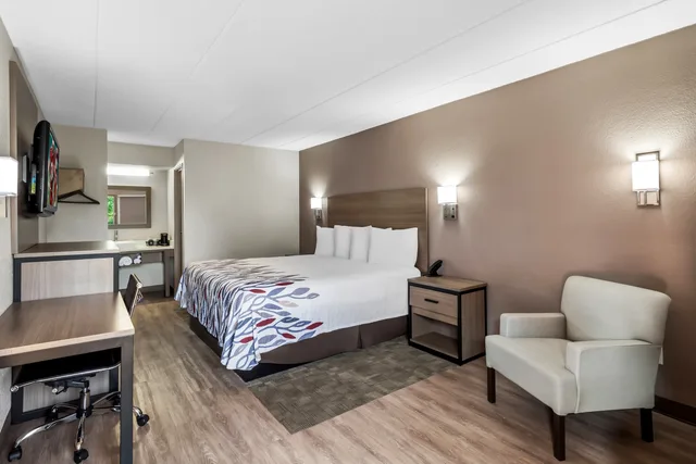 Deluxe, Queen Bed, Red Roof Inn Ann Arbor - University Of Michigan South 4/6