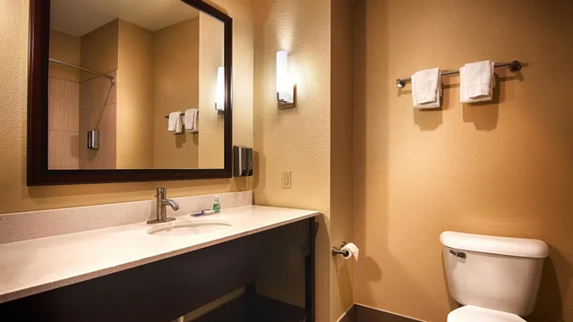 غرفة قياسية بسرير كينج لذوي الإعاقة، Best Western Lindsay Inn Suites 1/1