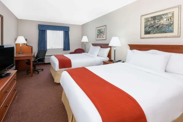 غرفة بسرير مزدوج لذوي الإعاقة، Baymont By Wyndham Howell Brighton 1/10