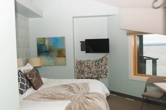 جناح بسرير كينج بإطلالة على البحيرة، Blue Wave Inn 3/8