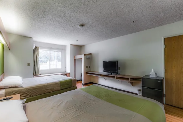 غرفة قياسية بسريرين كوين، Motel6 Charlotte, NC - University 5/7