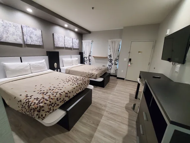 غرفة قياسية بسريرين كوين للمدخنين، Crystal Inn 2/4