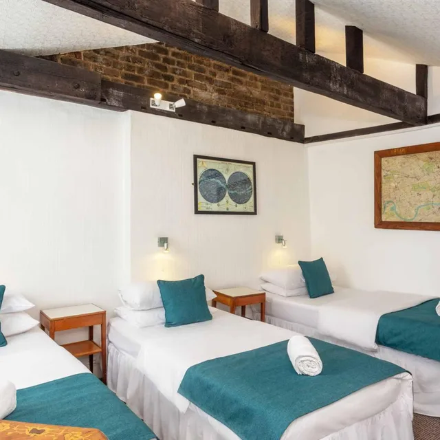 غرفة ثلاثية بحمام مشترك في الطابق العلوي، St Athans Hotel 1/10