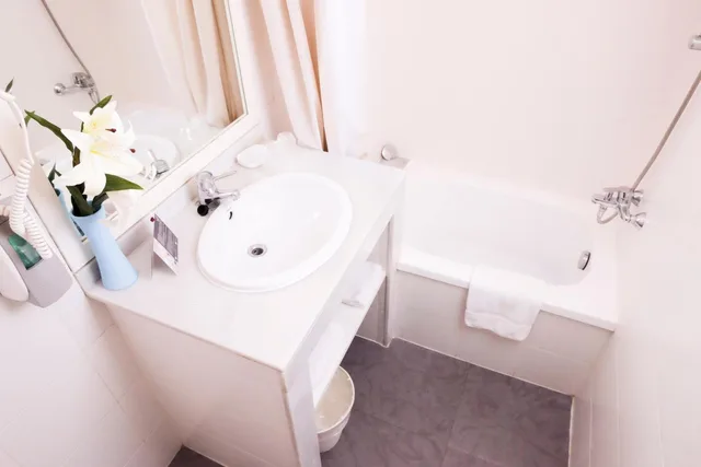 غرفة بسرير مزدوج أو سريرين منفصلين بشرفة، Subur Hotel Sitges 7/7
