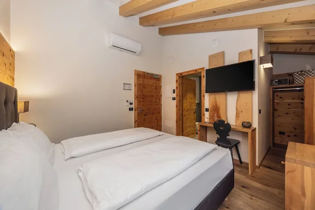 Cozy, Harmony, King Bed, Hotel Palace Ravelli 2/4