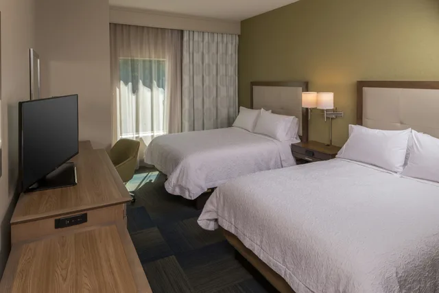 غرفة بسريرين كوين لذوي الإعاقة، Hampton Inn Suites Asheville Biltmore Village 5/7