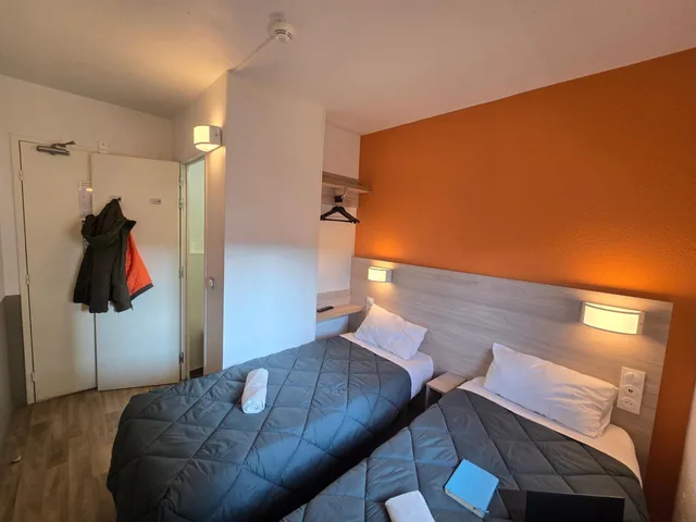 غرفة بسريرين منفصلين، Hotel Premiere Classe Lyon East - Beynost 3/10