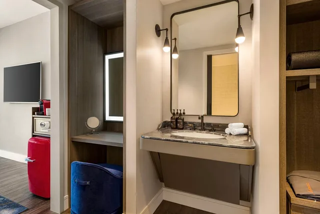 غرفة بسرير كوين، Canopy by Hilton San Francisco SoMa 2/2
