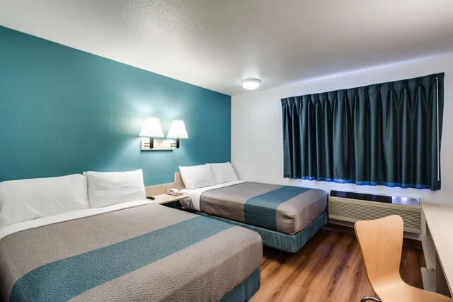 غرفة قياسية بسريرين مزدوجين، Motel6 Spokane, WA - West 1/5